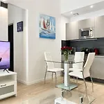 Central Modern Flat Lamartine
